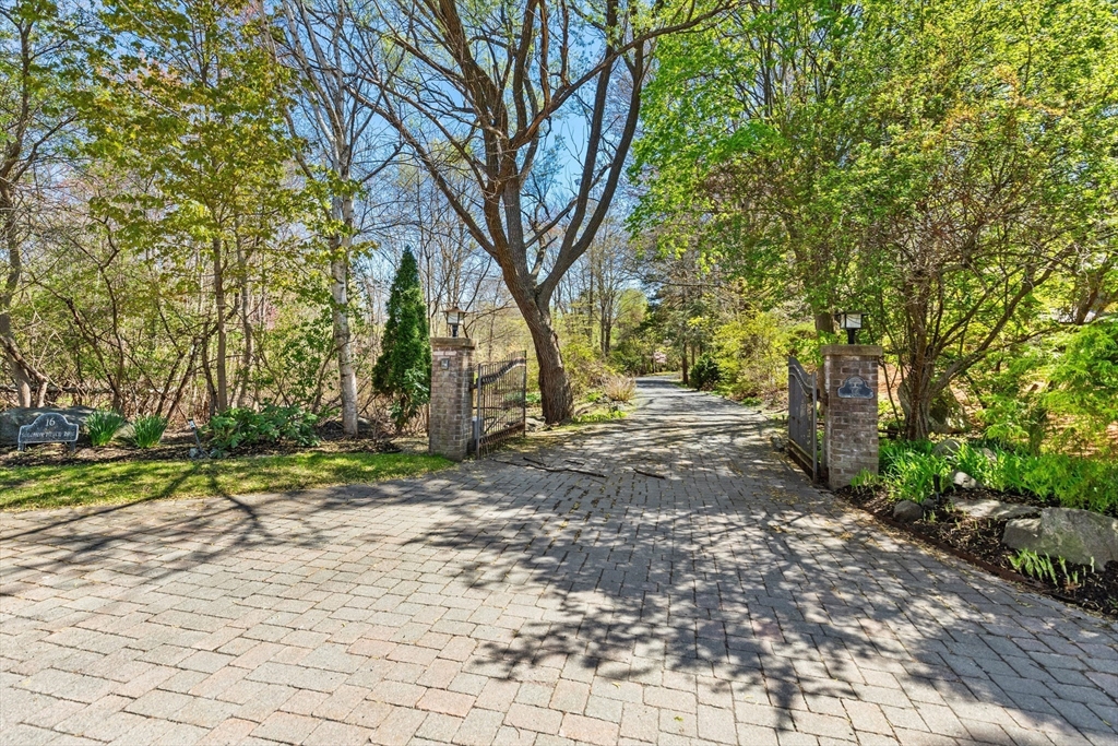 16 Solomon Pierce Rd