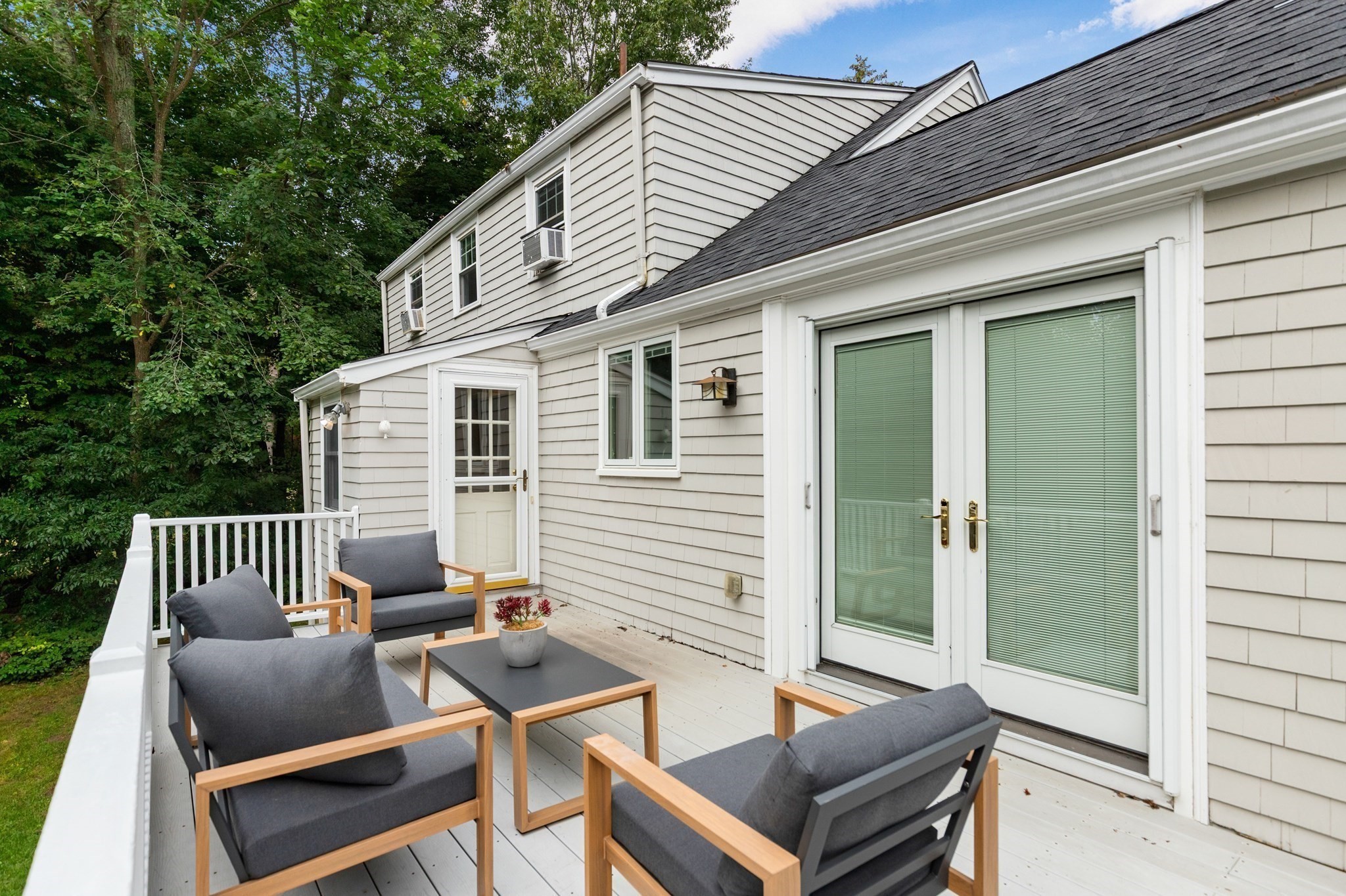 11 Stratham Rd