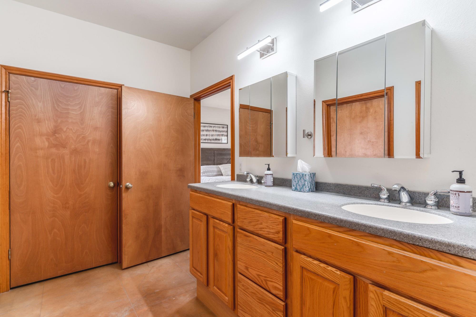 2551 Spring Valley DR