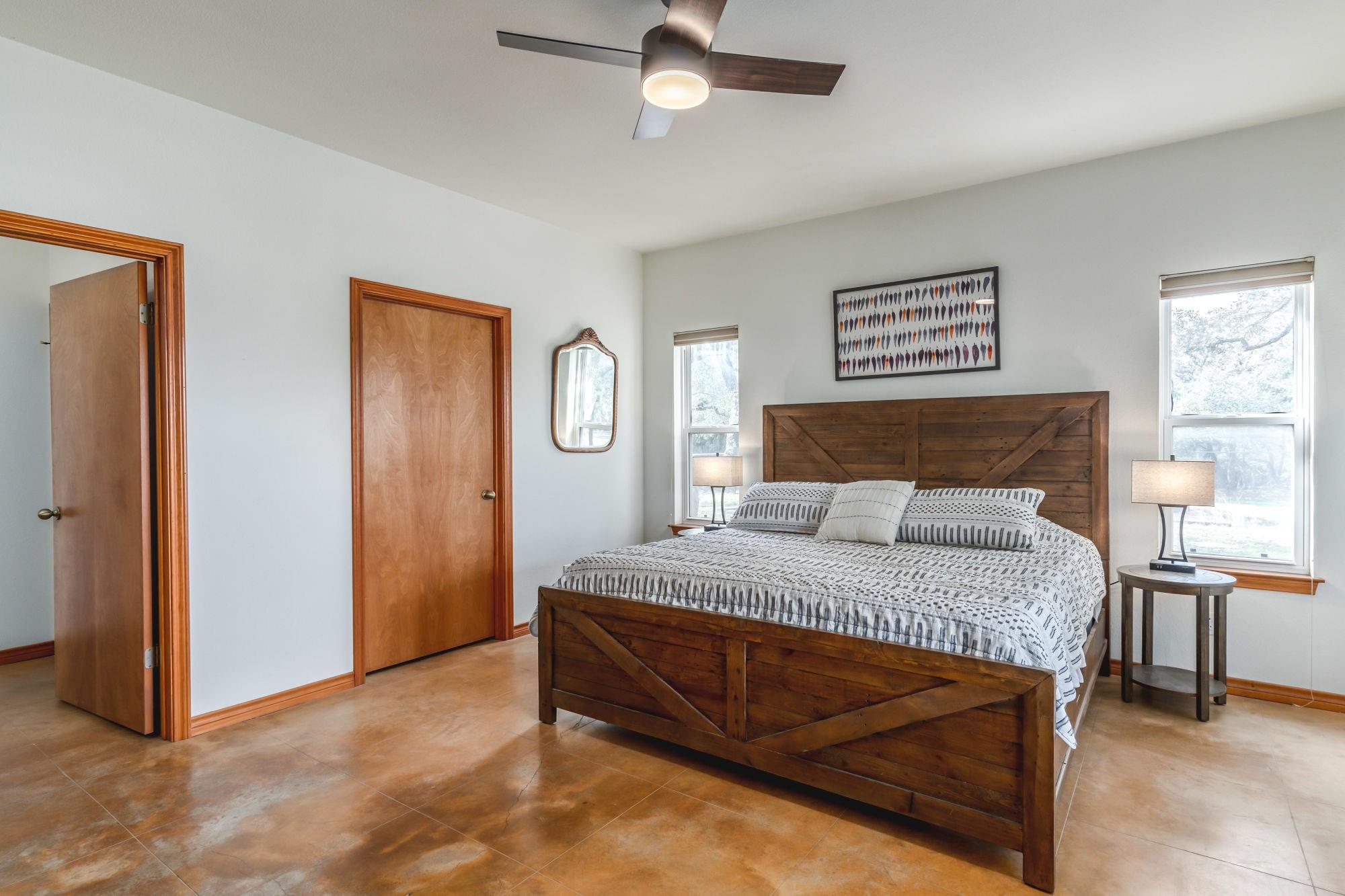 2551 Spring Valley DR