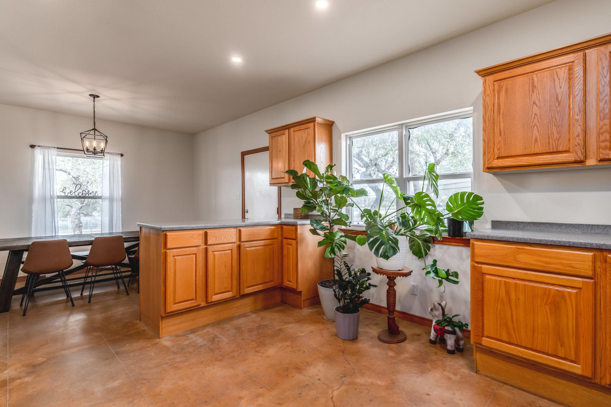 2551 Spring Valley DR