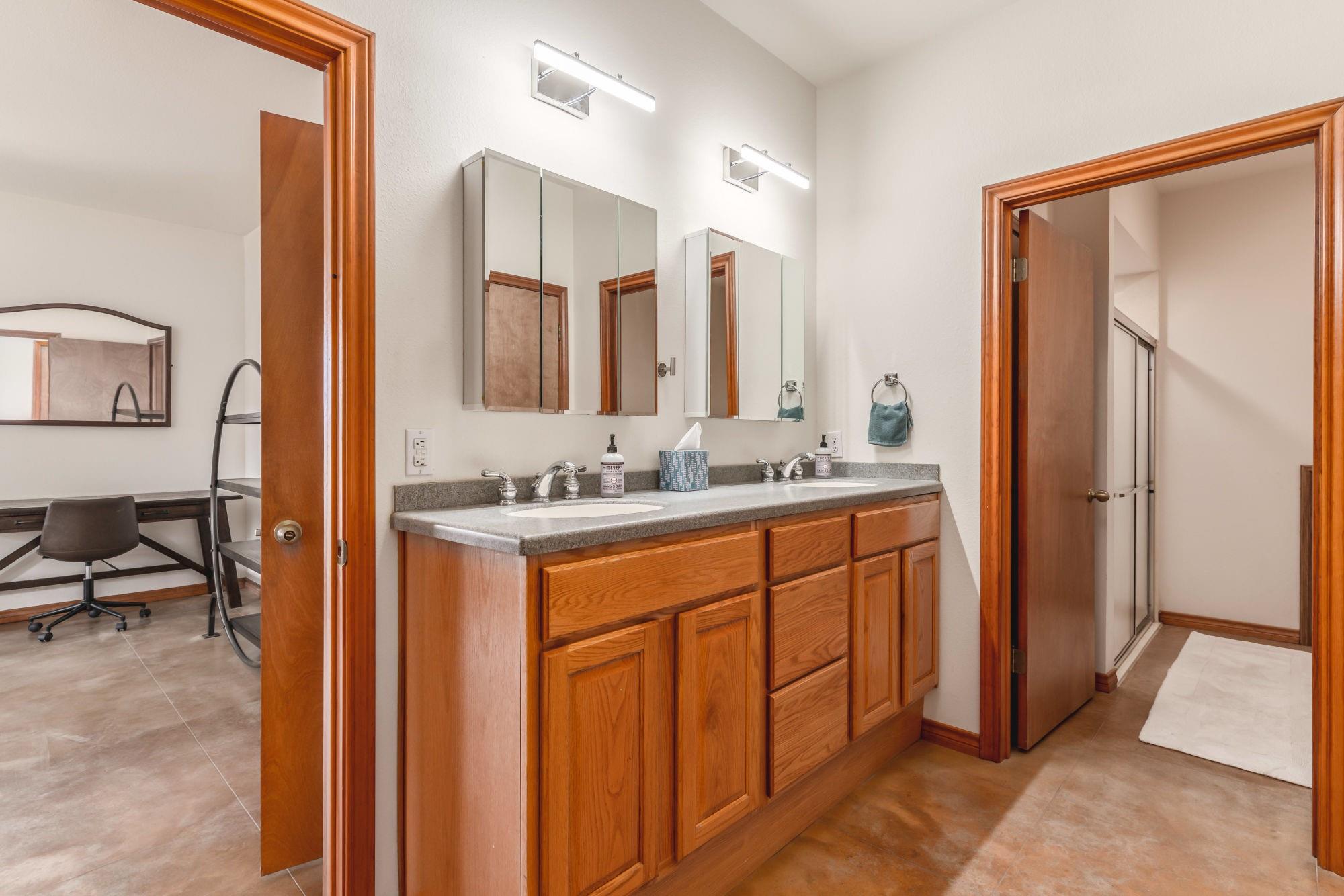 2551 Spring Valley DR