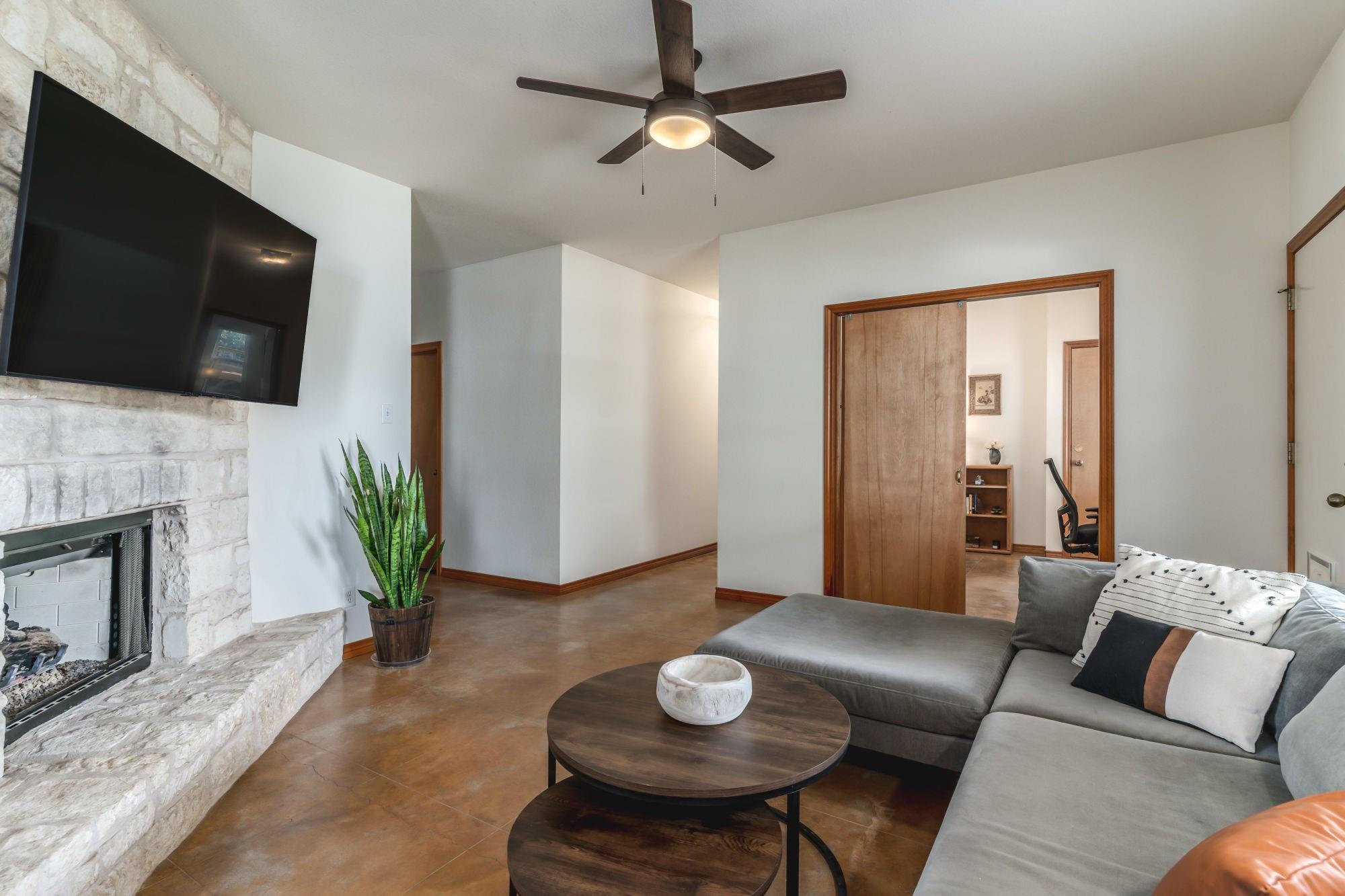 2551 Spring Valley DR