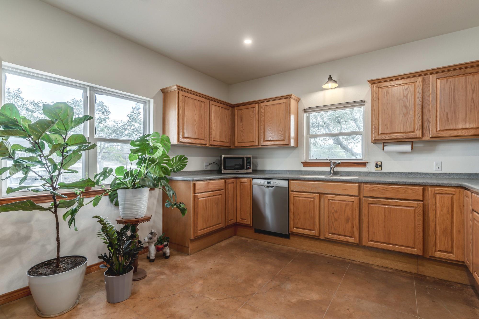 2551 Spring Valley DR