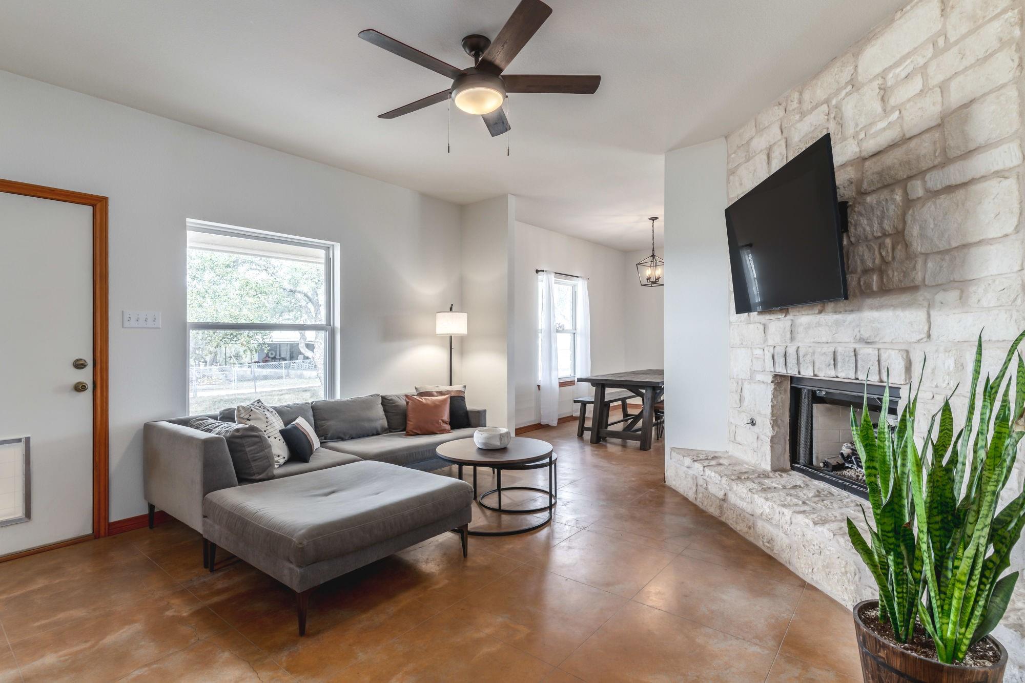 2551 Spring Valley DR