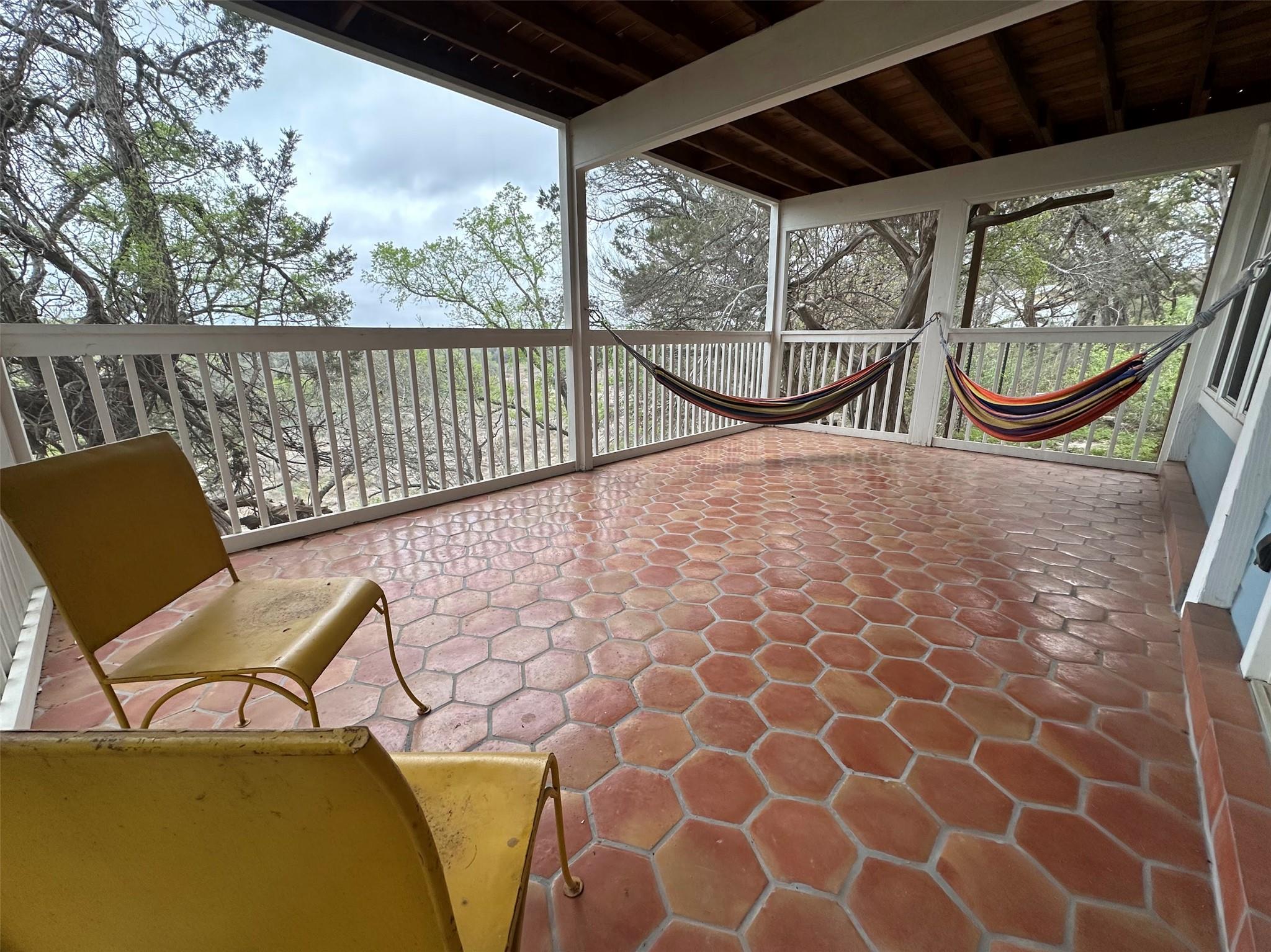 550 Cliffside RD
