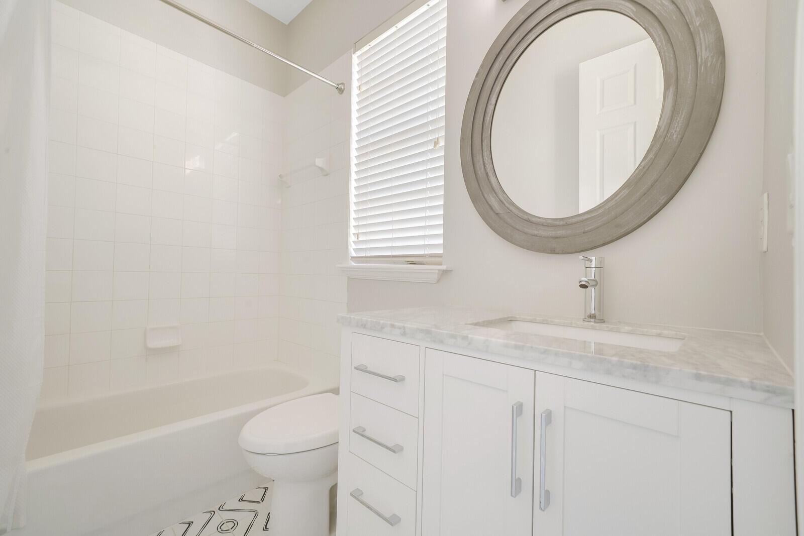 816 University Boulevard