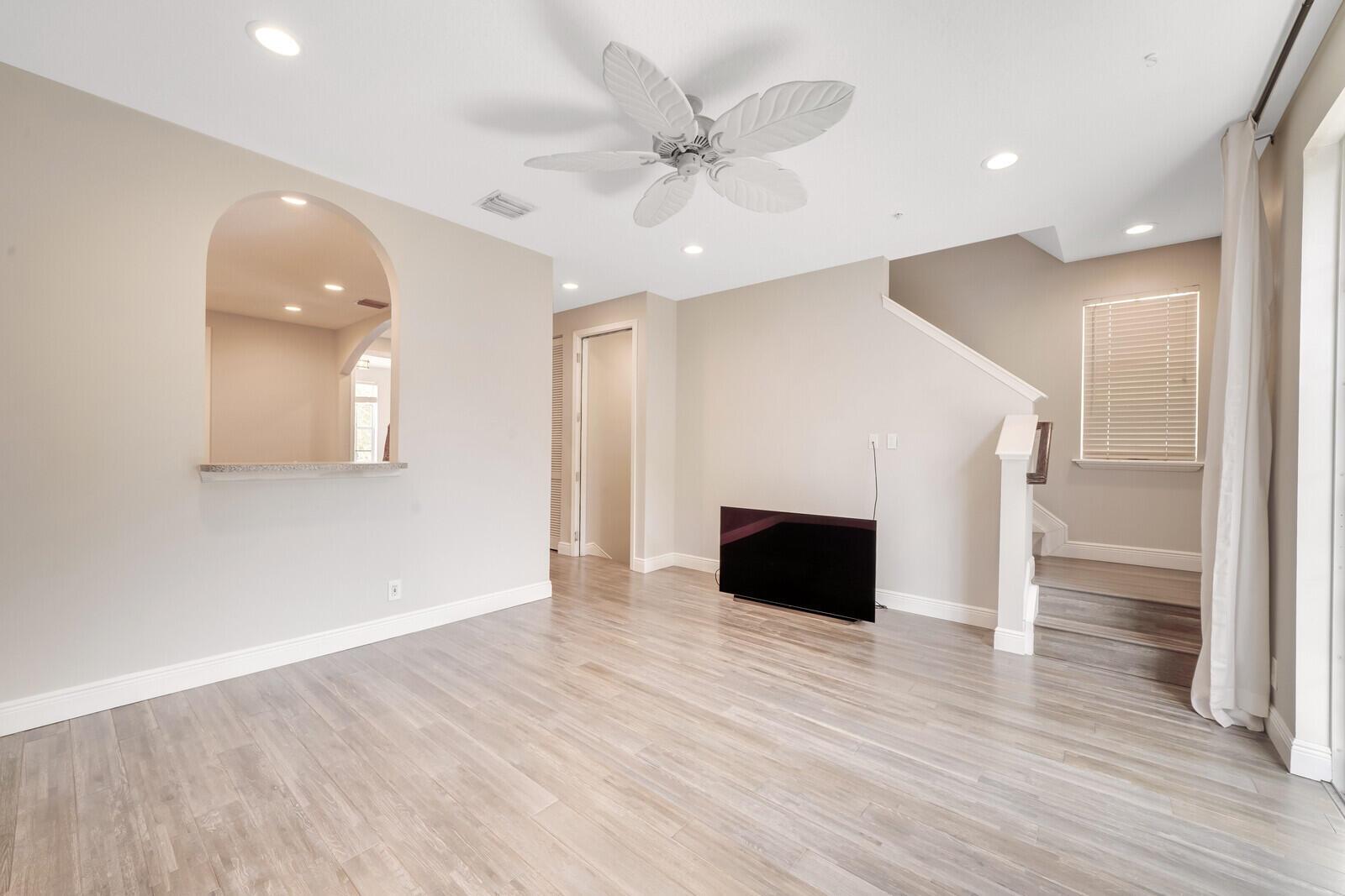 816 University Boulevard