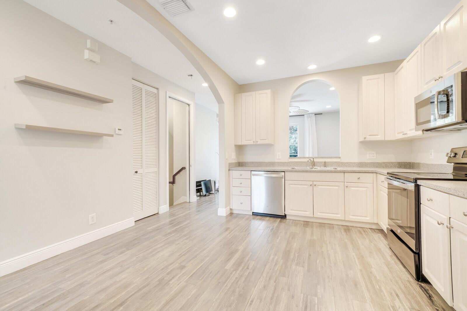 816 University Boulevard