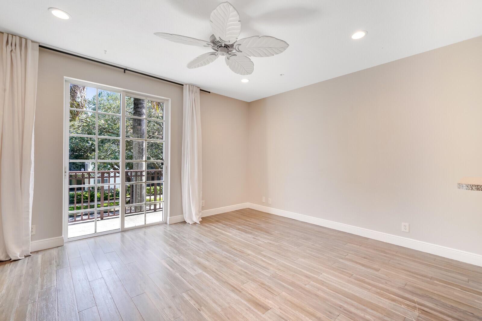 816 University Boulevard