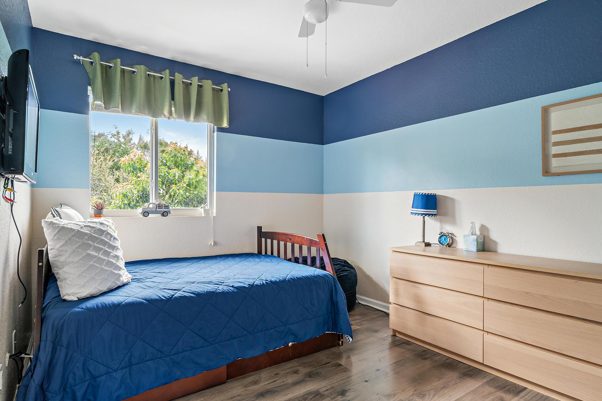 4725 Foxtail Palm Court