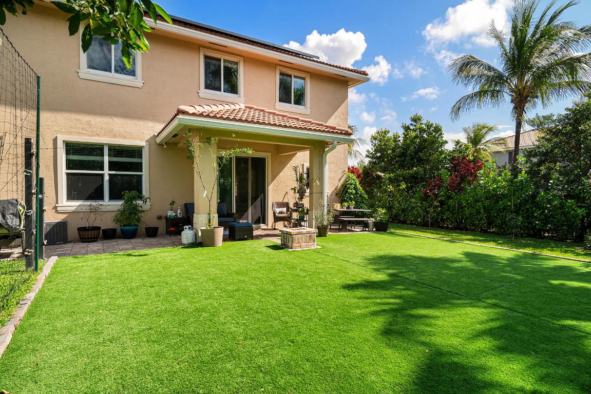 4725 Foxtail Palm Court