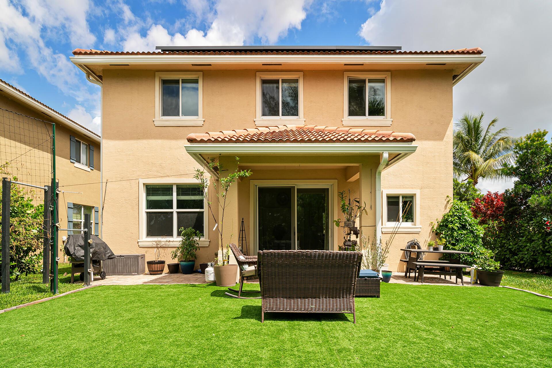 4725 Foxtail Palm Court