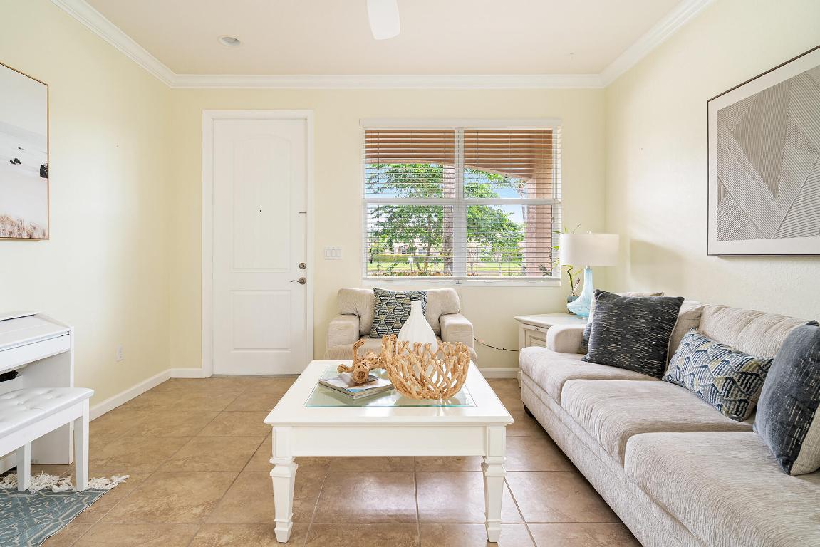 4725 Foxtail Palm Court