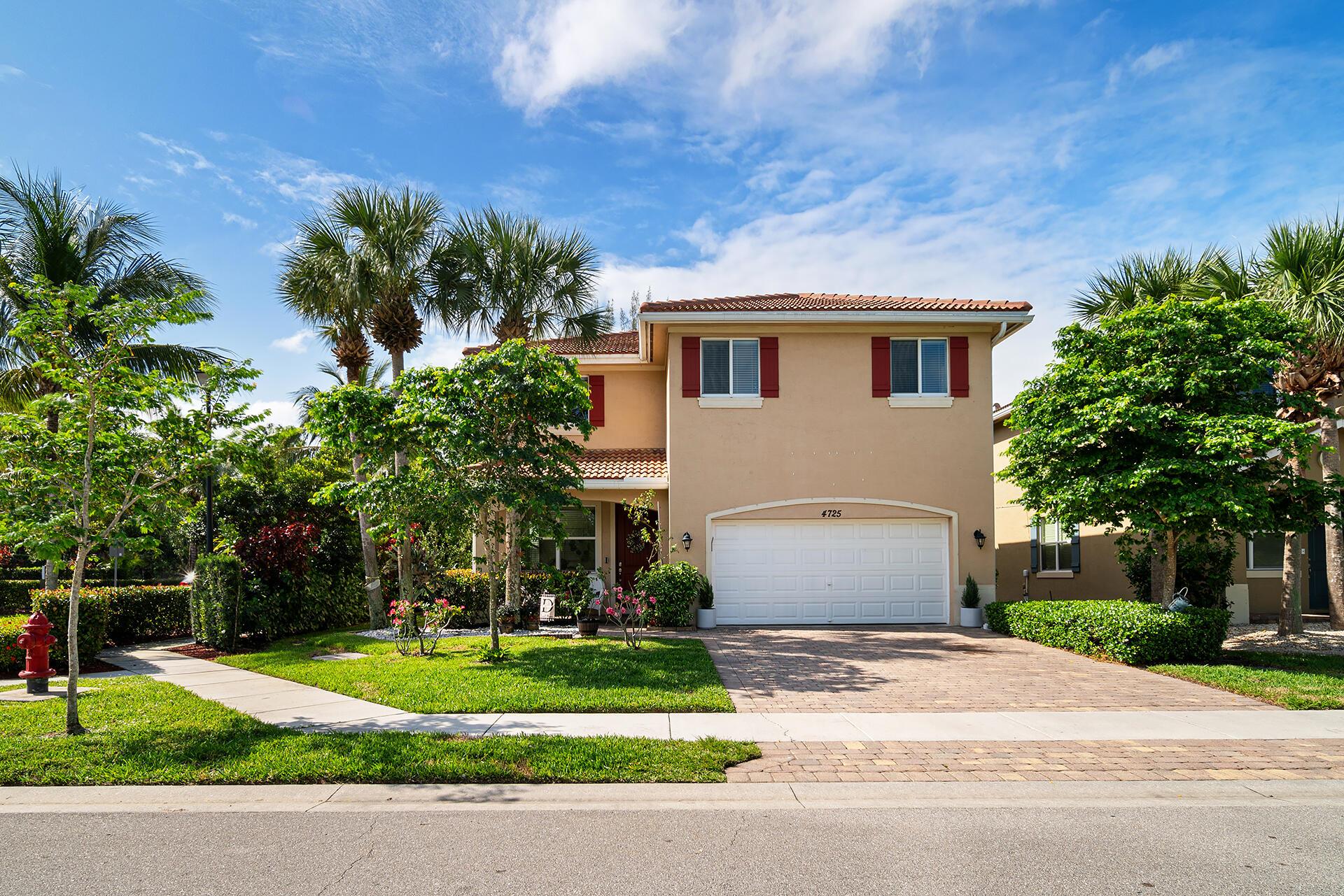 4725 Foxtail Palm Court