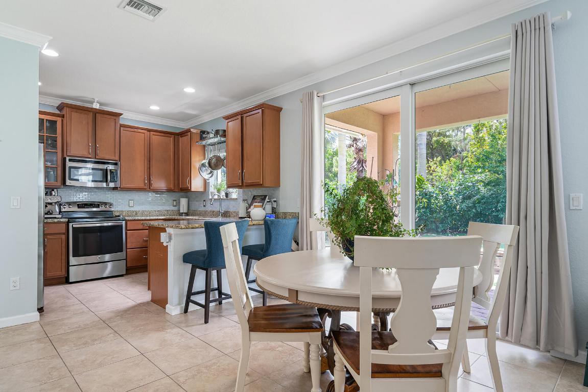 4725 Foxtail Palm Court