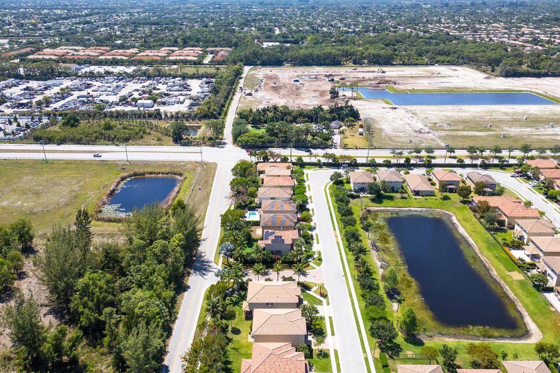 4725 Foxtail Palm Court