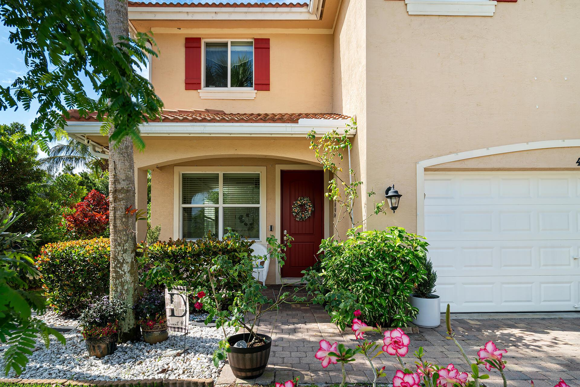 4725 Foxtail Palm Court