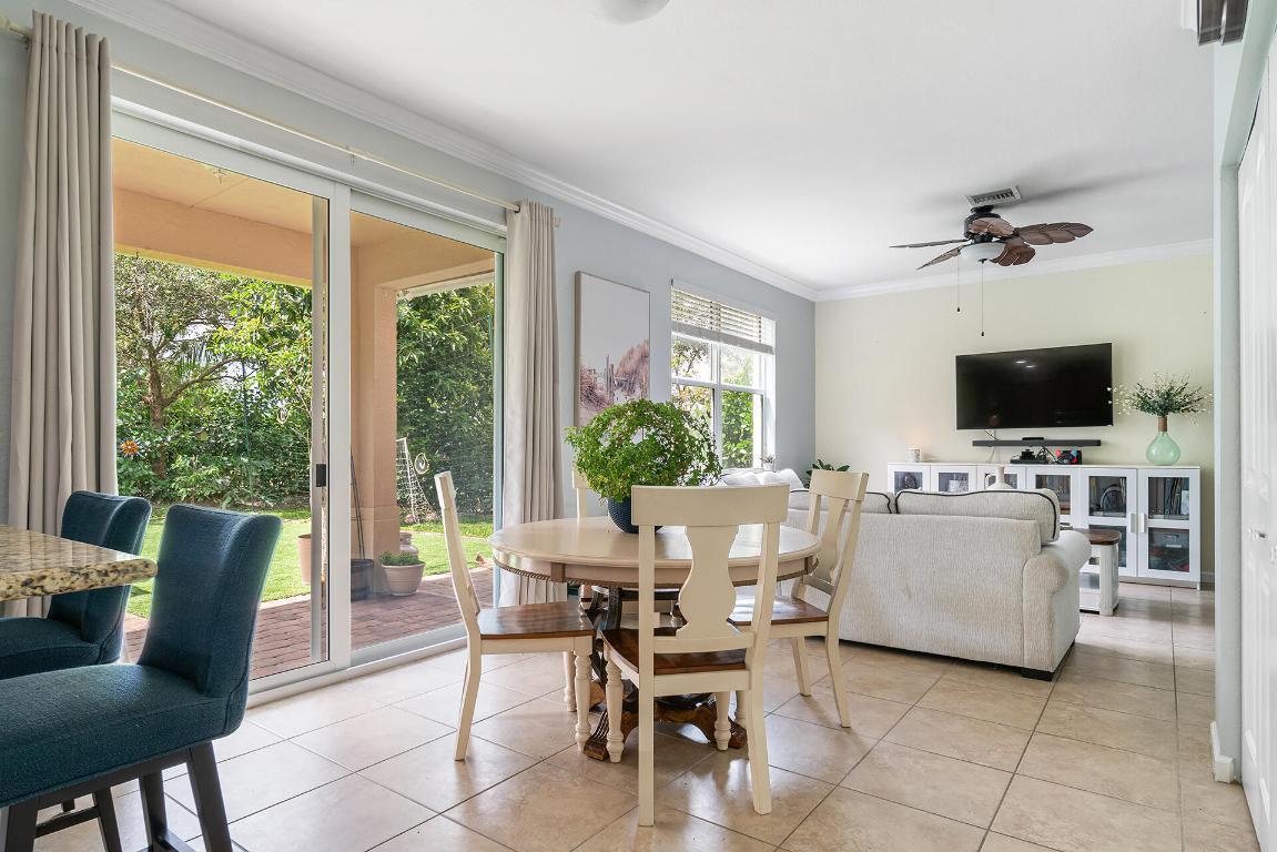 4725 Foxtail Palm Court