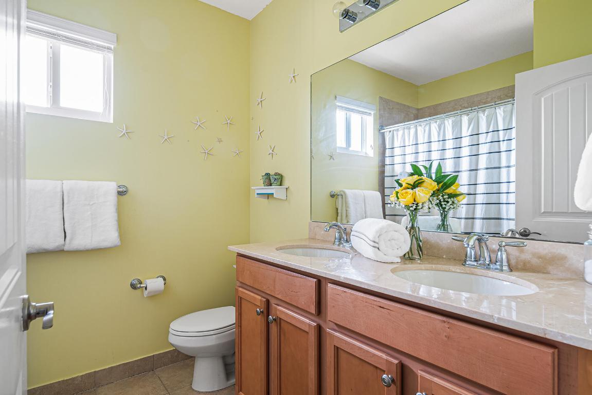 4725 Foxtail Palm Court