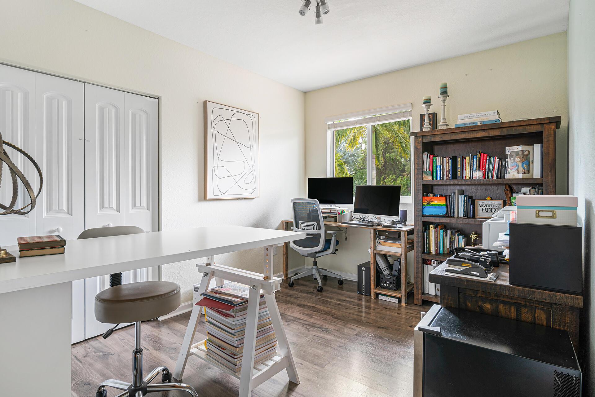 4725 Foxtail Palm Court