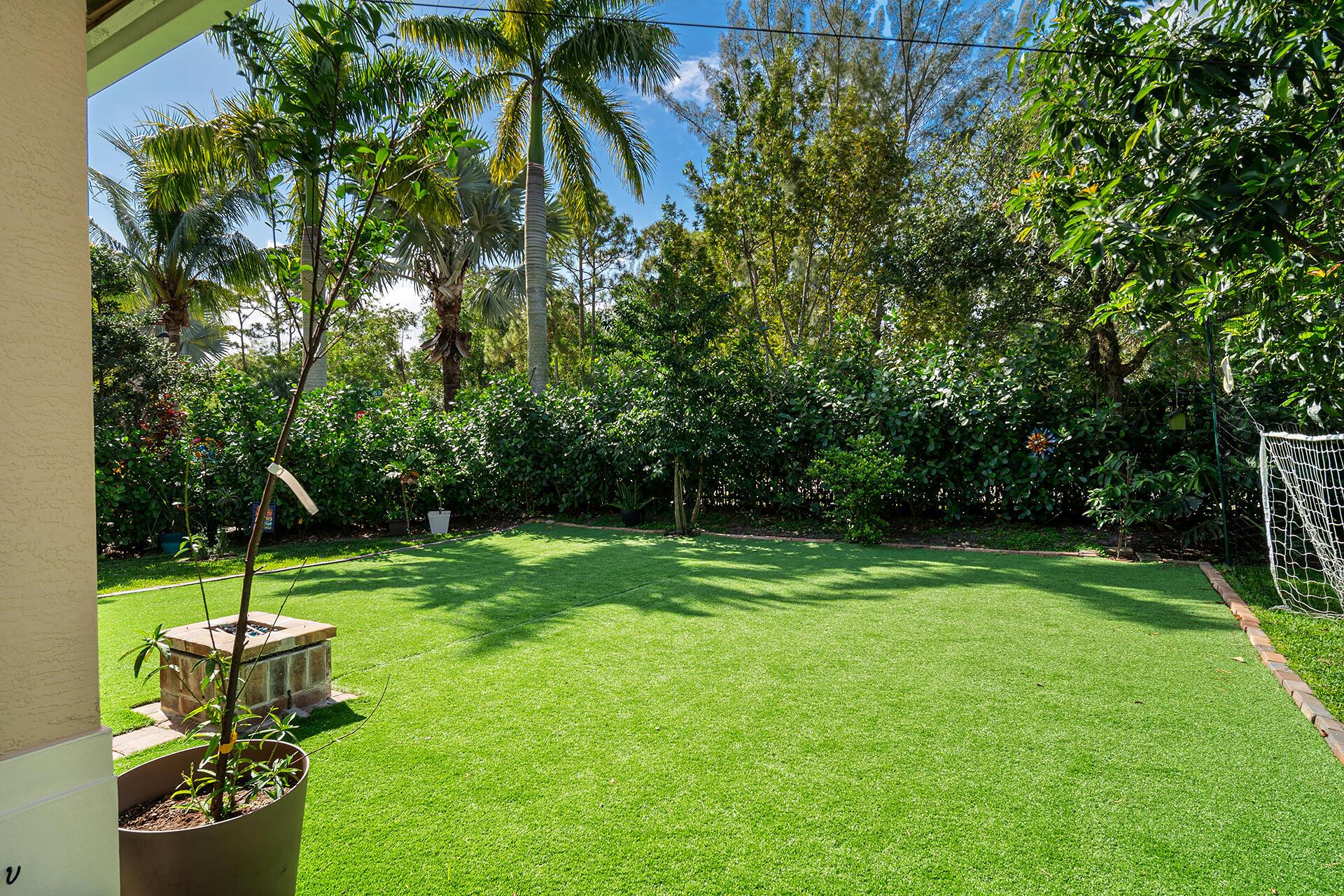 4725 Foxtail Palm Court