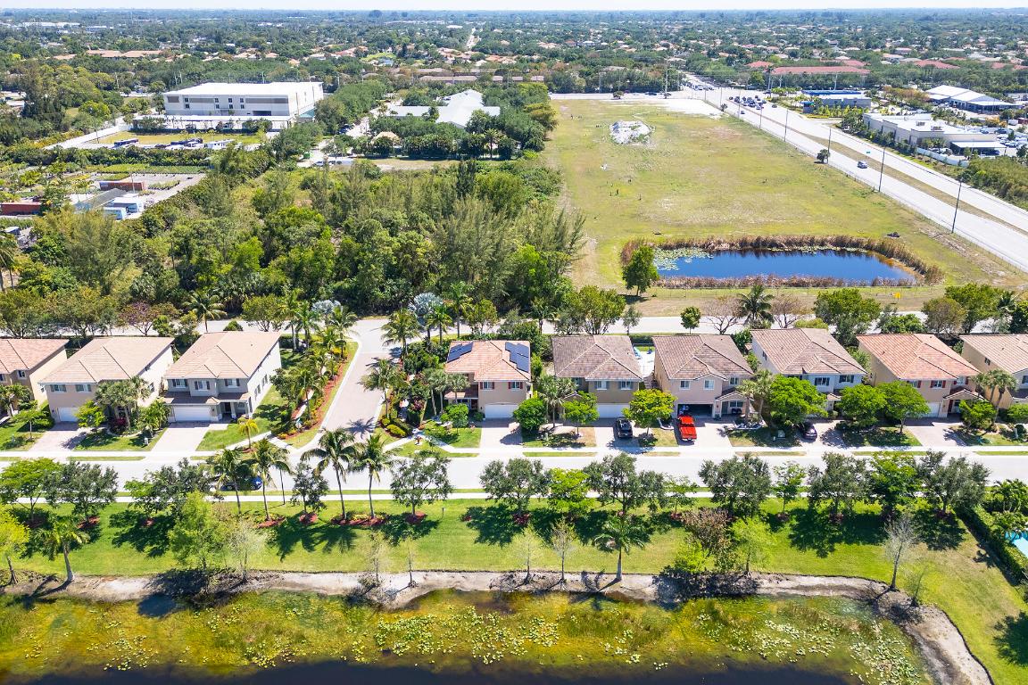 4725 Foxtail Palm Court