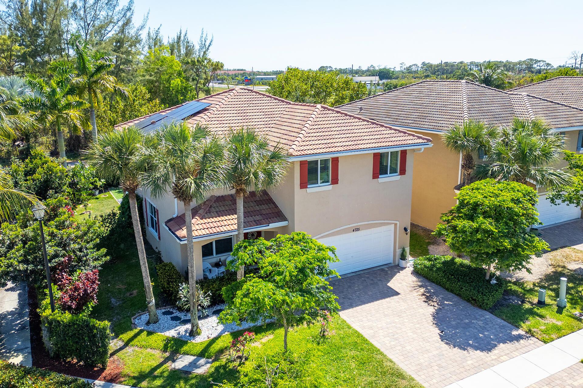 4725 Foxtail Palm Court