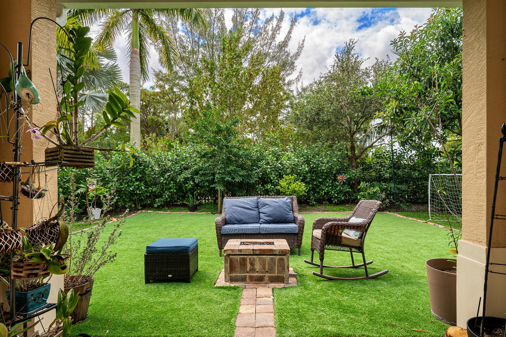 4725 Foxtail Palm Court