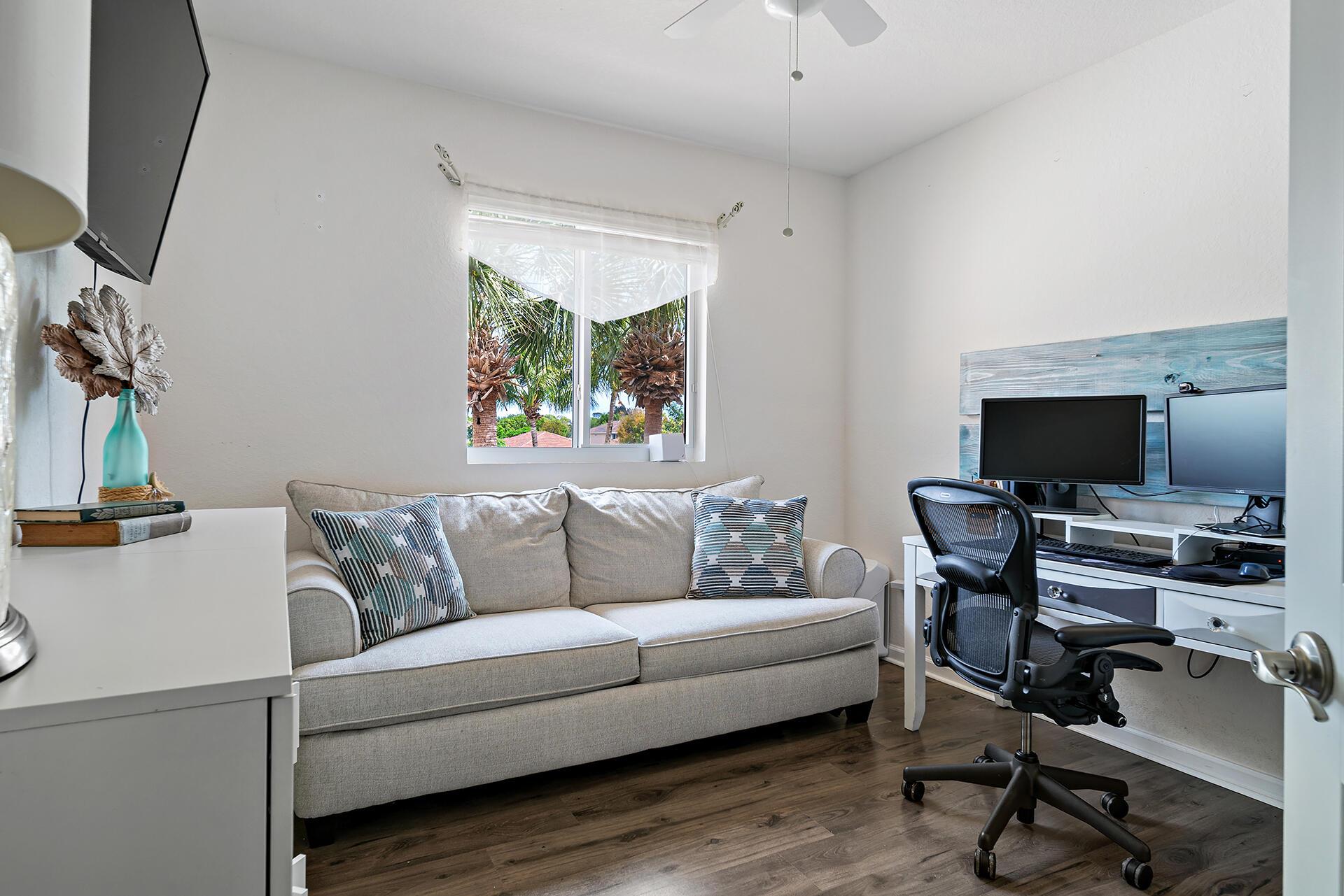 4725 Foxtail Palm Court