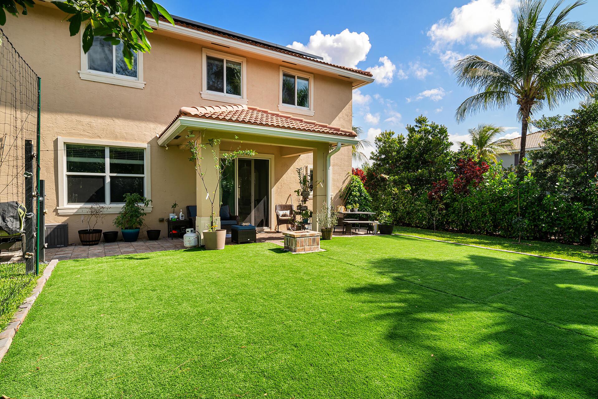 4725 Foxtail Palm Court