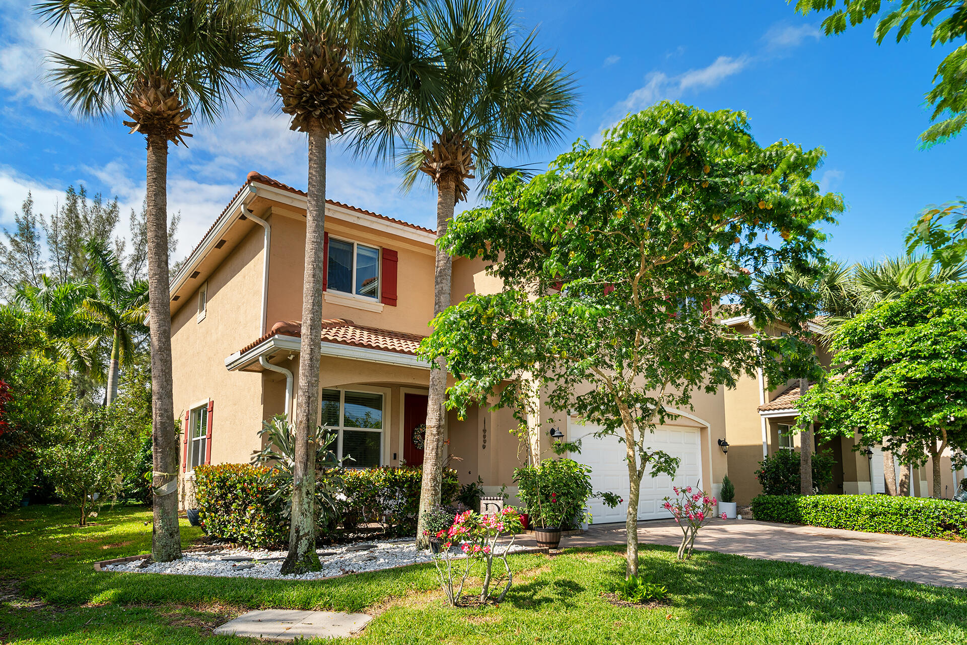 4725 Foxtail Palm Court