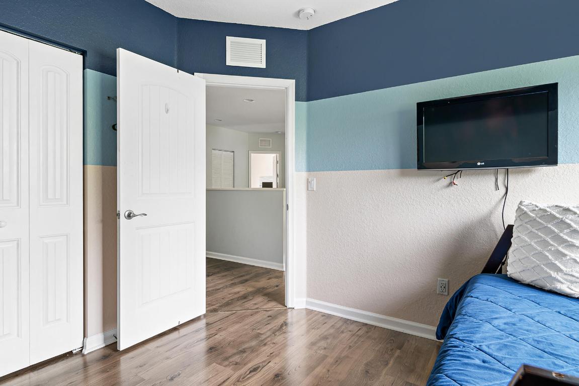 4725 Foxtail Palm Court