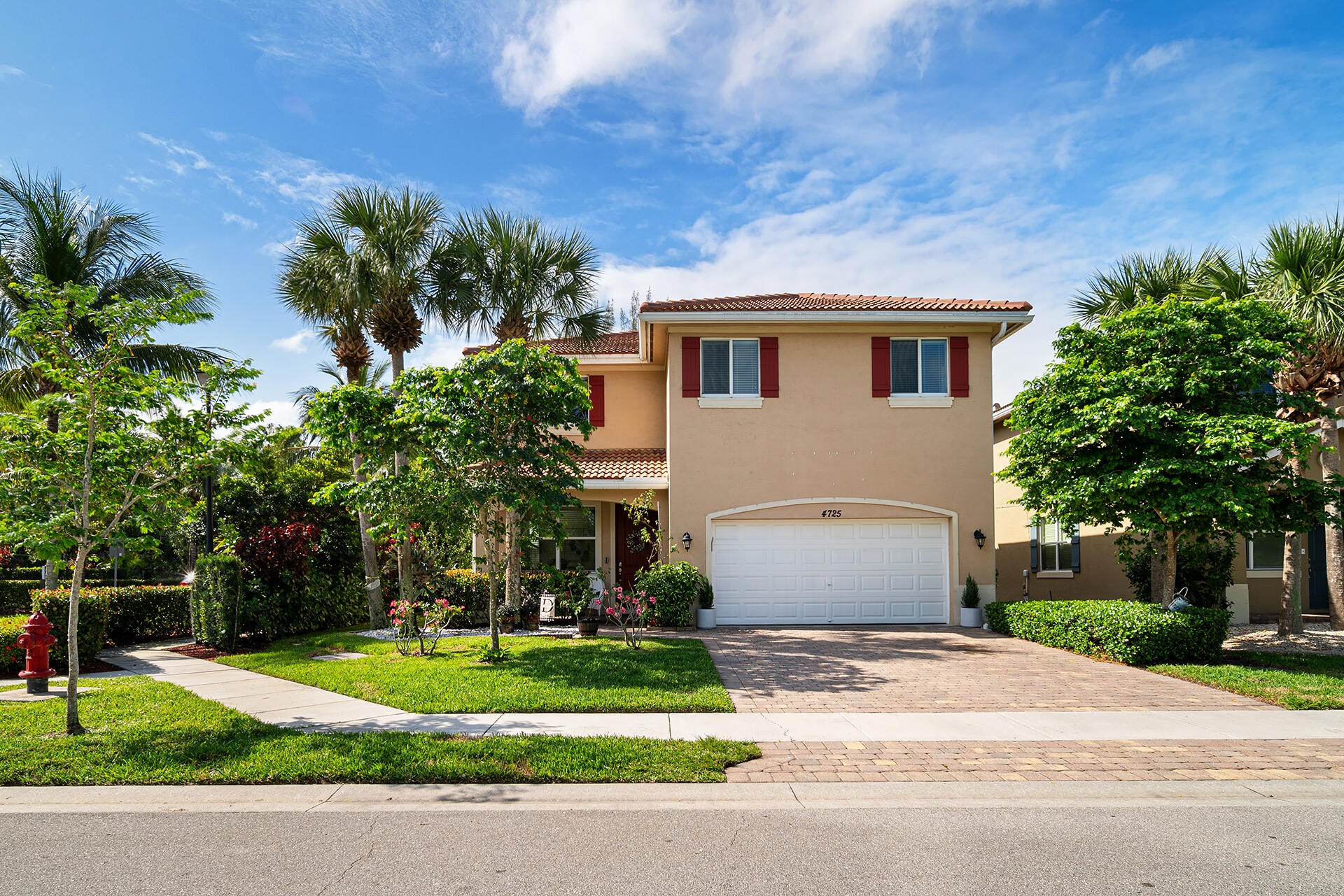 4725 Foxtail Palm Court