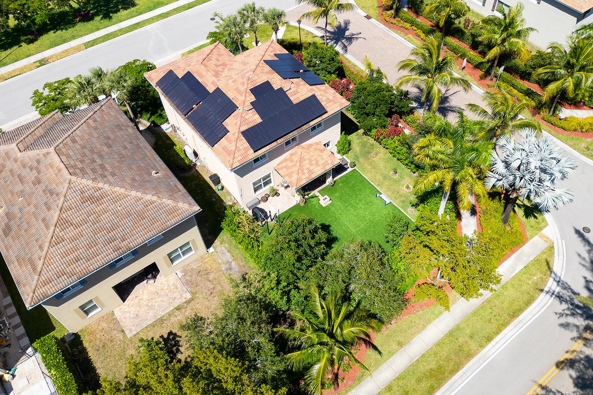 4725 Foxtail Palm Court