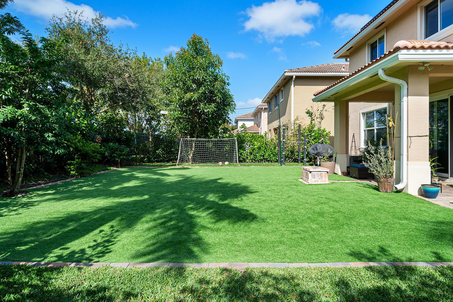 4725 Foxtail Palm Court