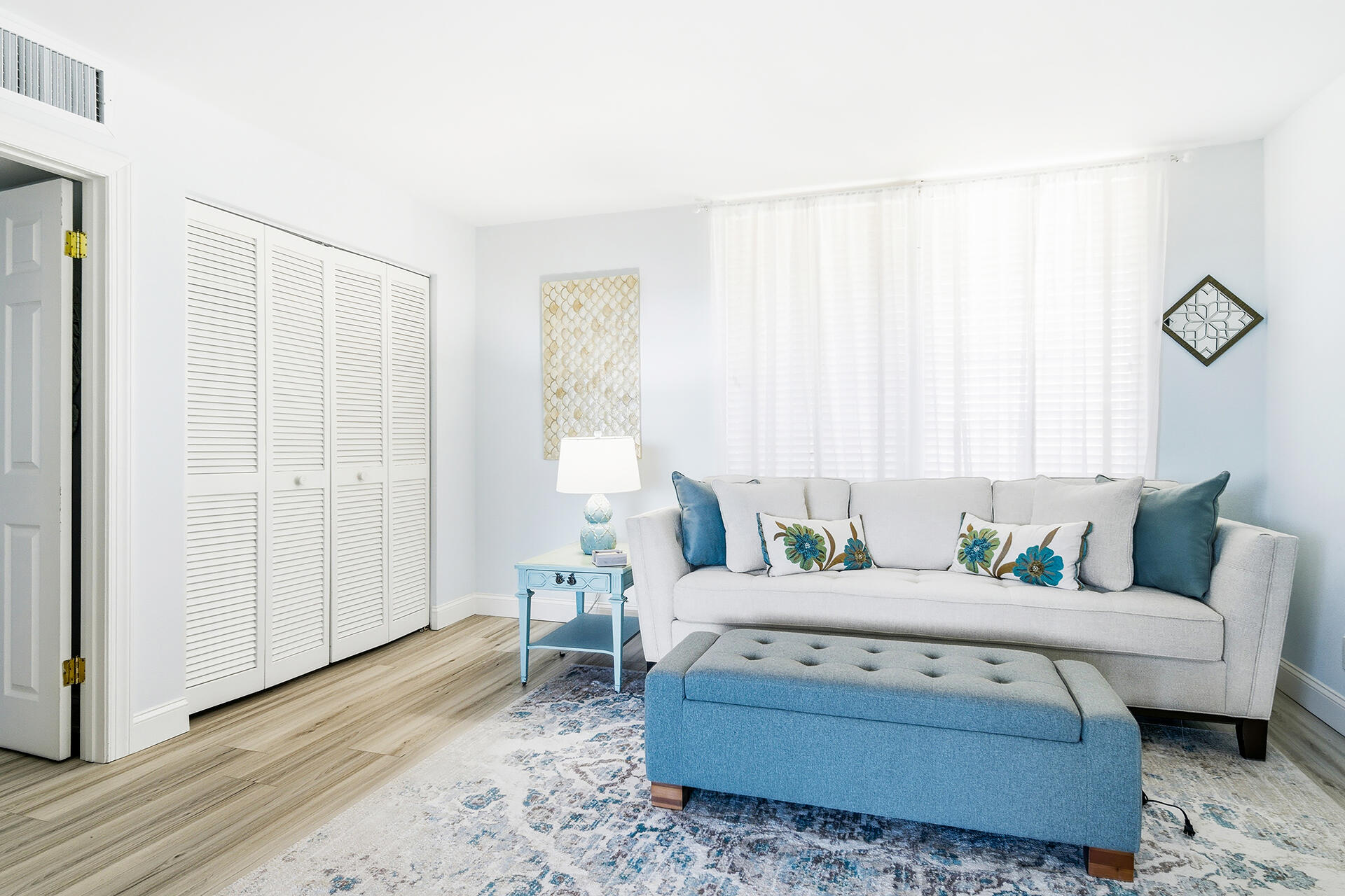 122 Lakeshore Drive 433