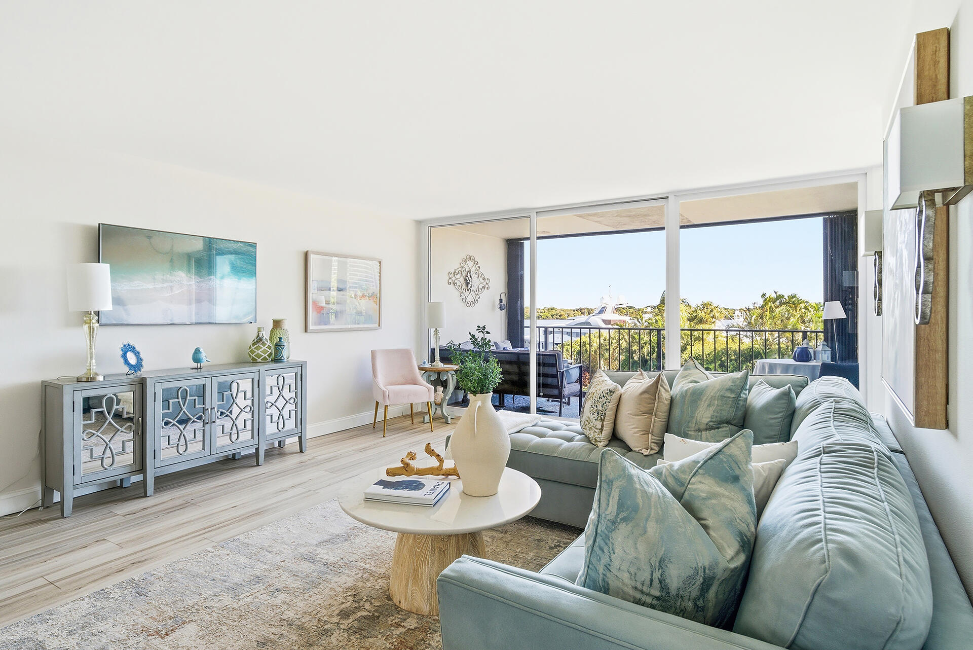 122 Lakeshore Drive 433