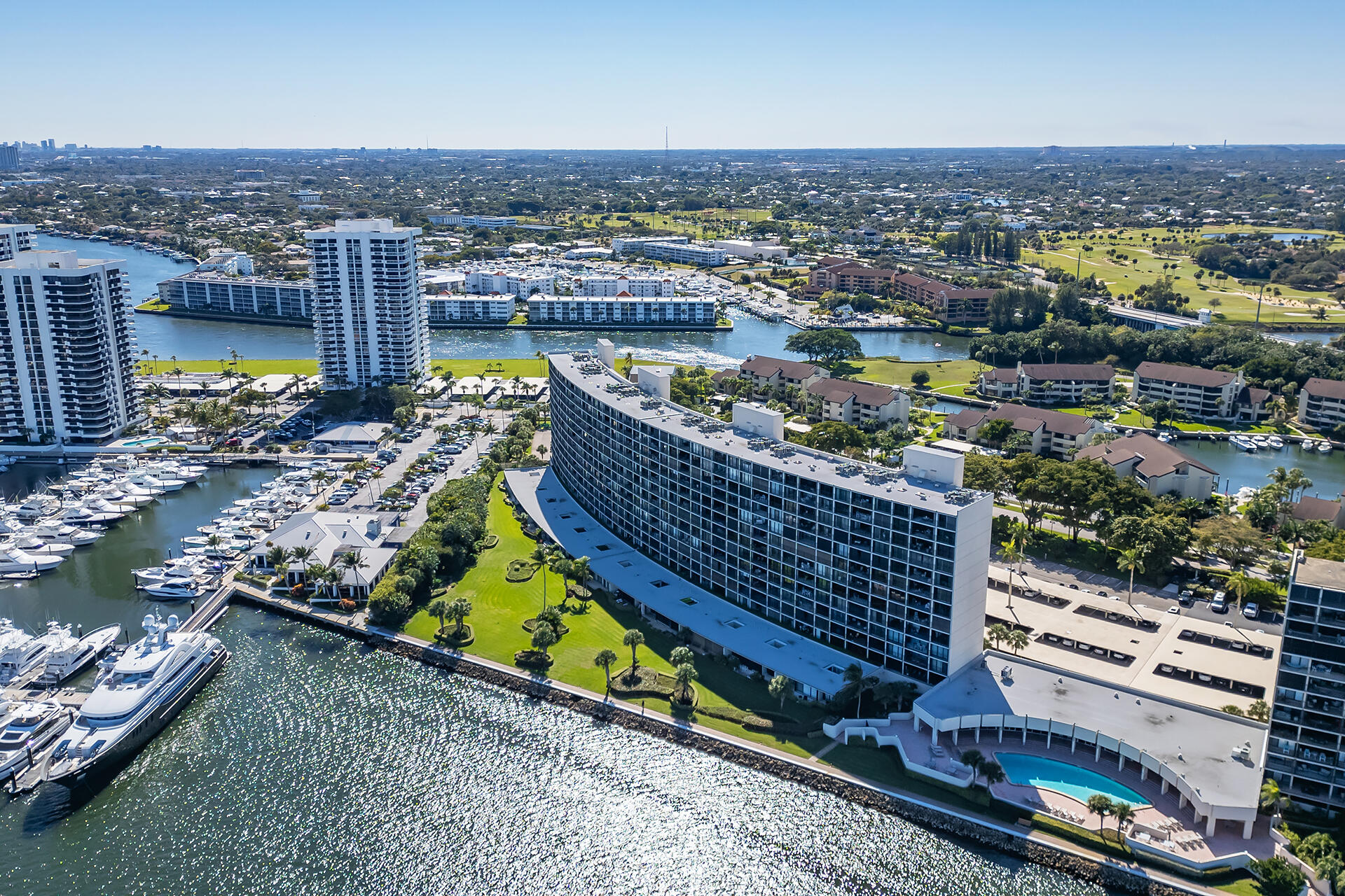 122 Lakeshore Drive 433