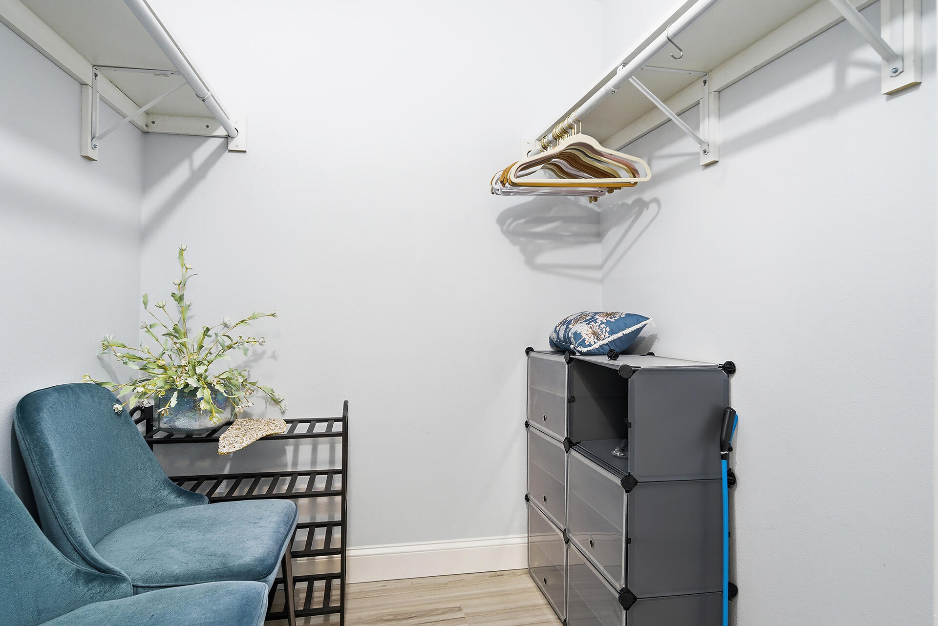 122 Lakeshore Drive 433