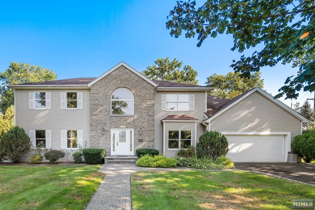 888 South Maple Avenue