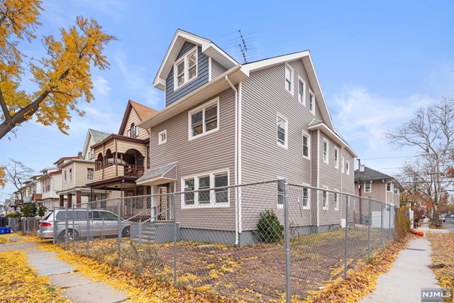 82 Ellington Street