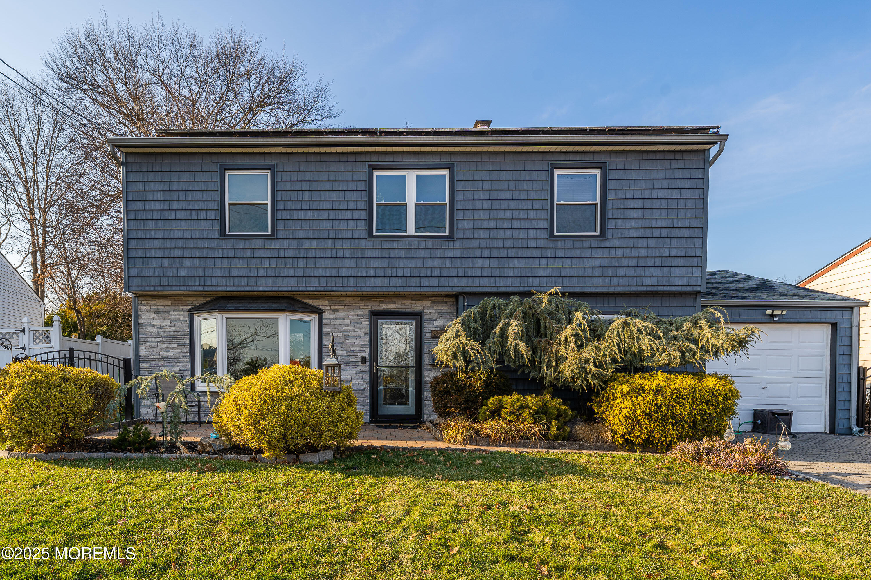 825 Chamberlain Avenue