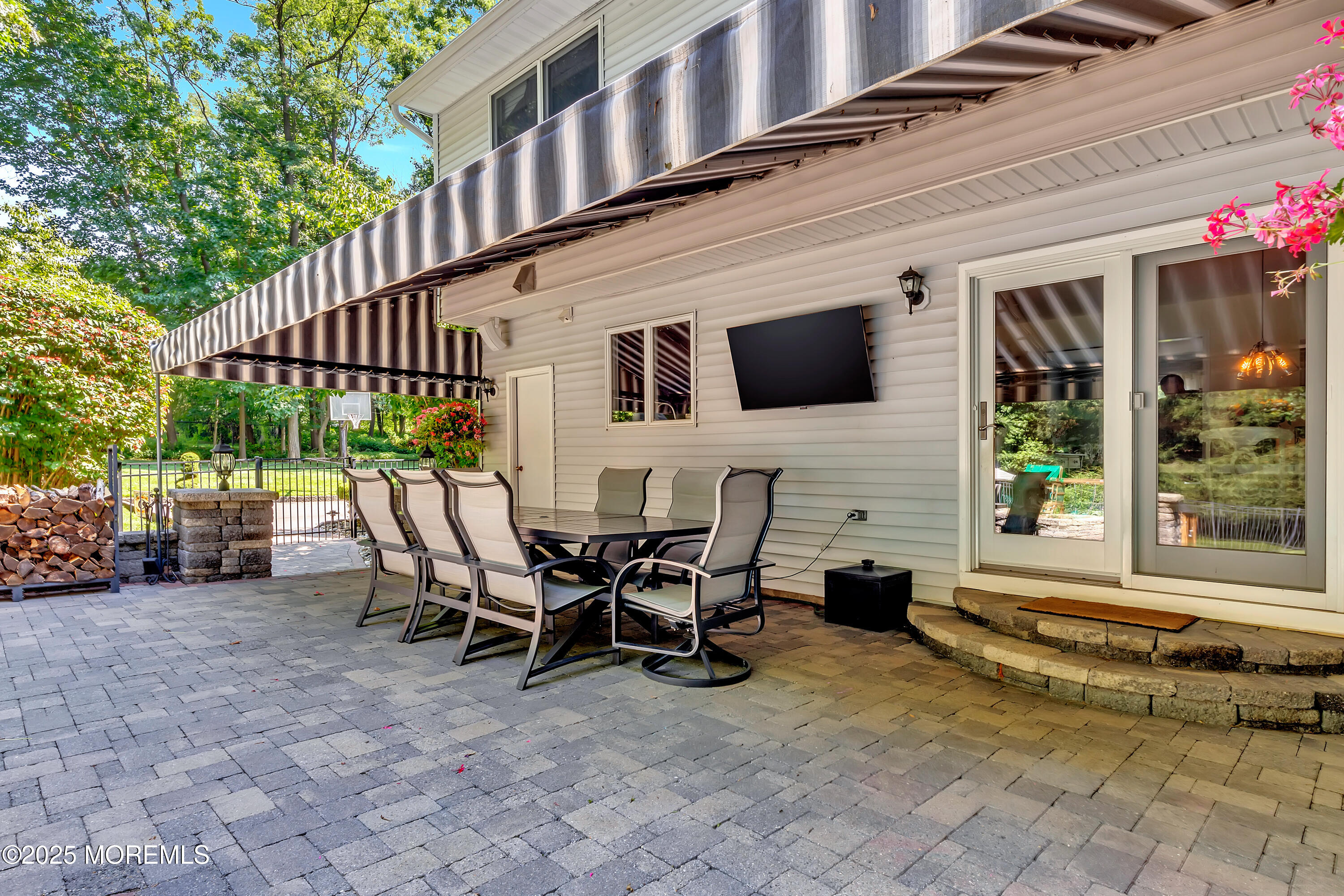 11 Applethorn Court