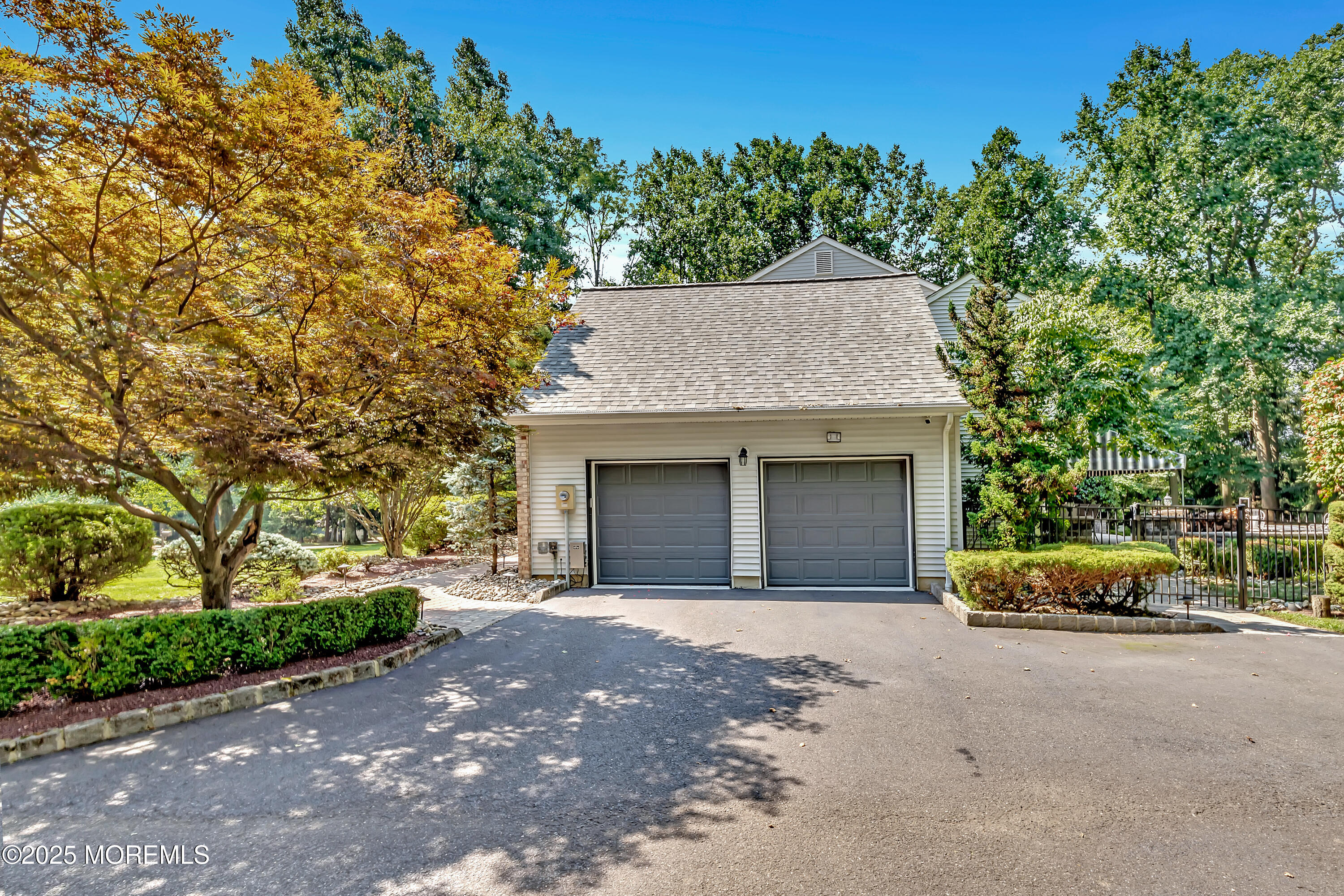11 Applethorn Court