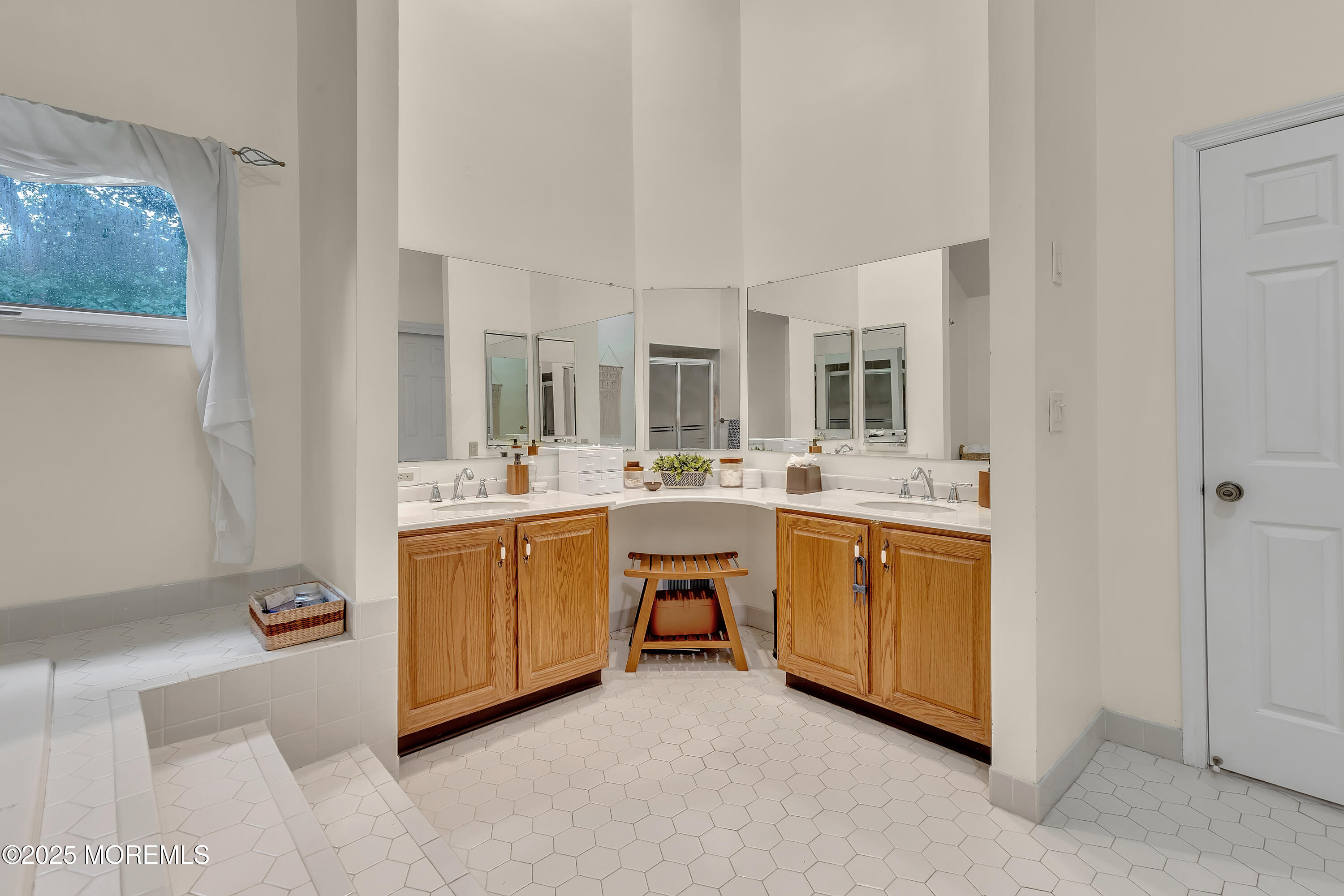 11 Applethorn Court