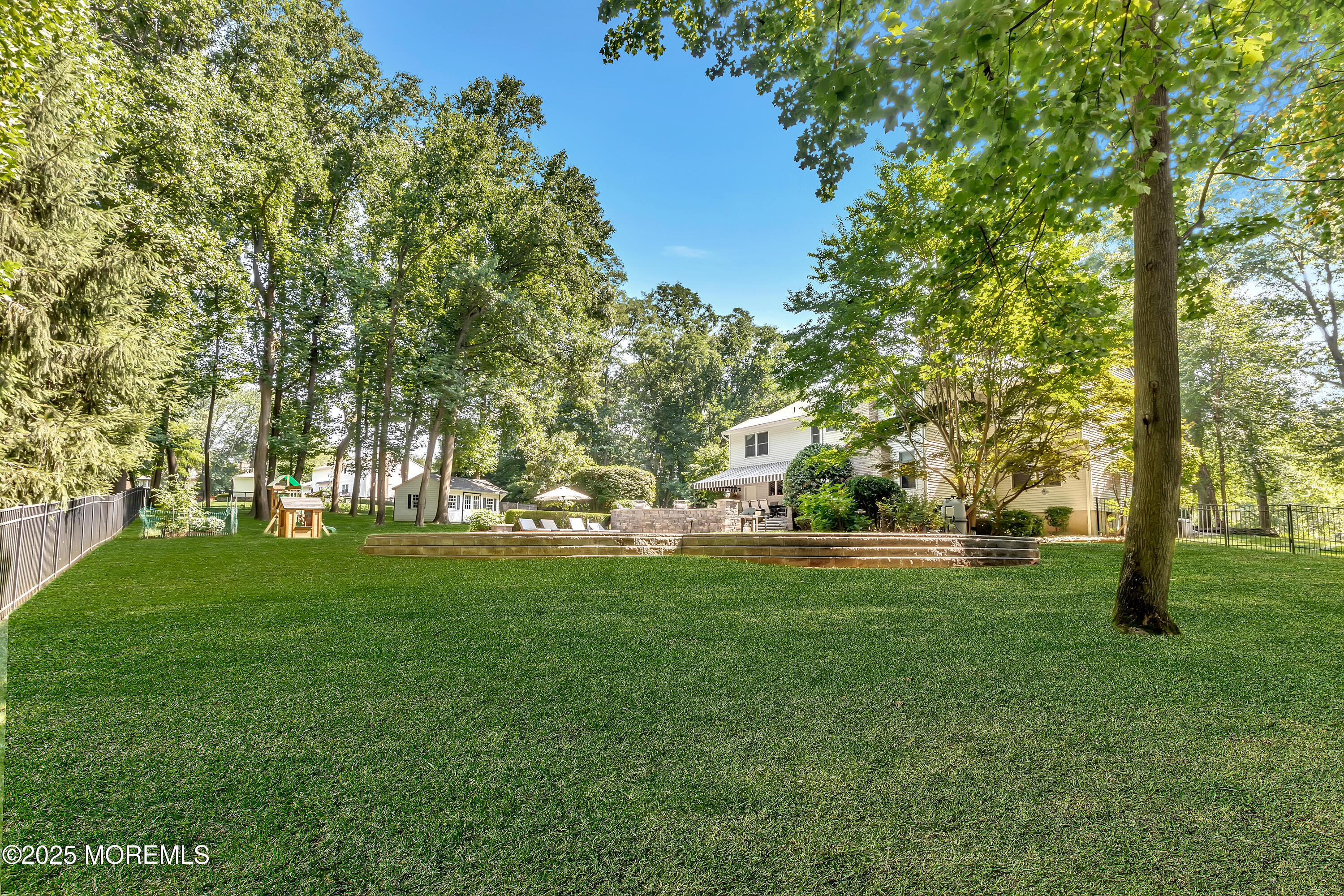 11 Applethorn Court