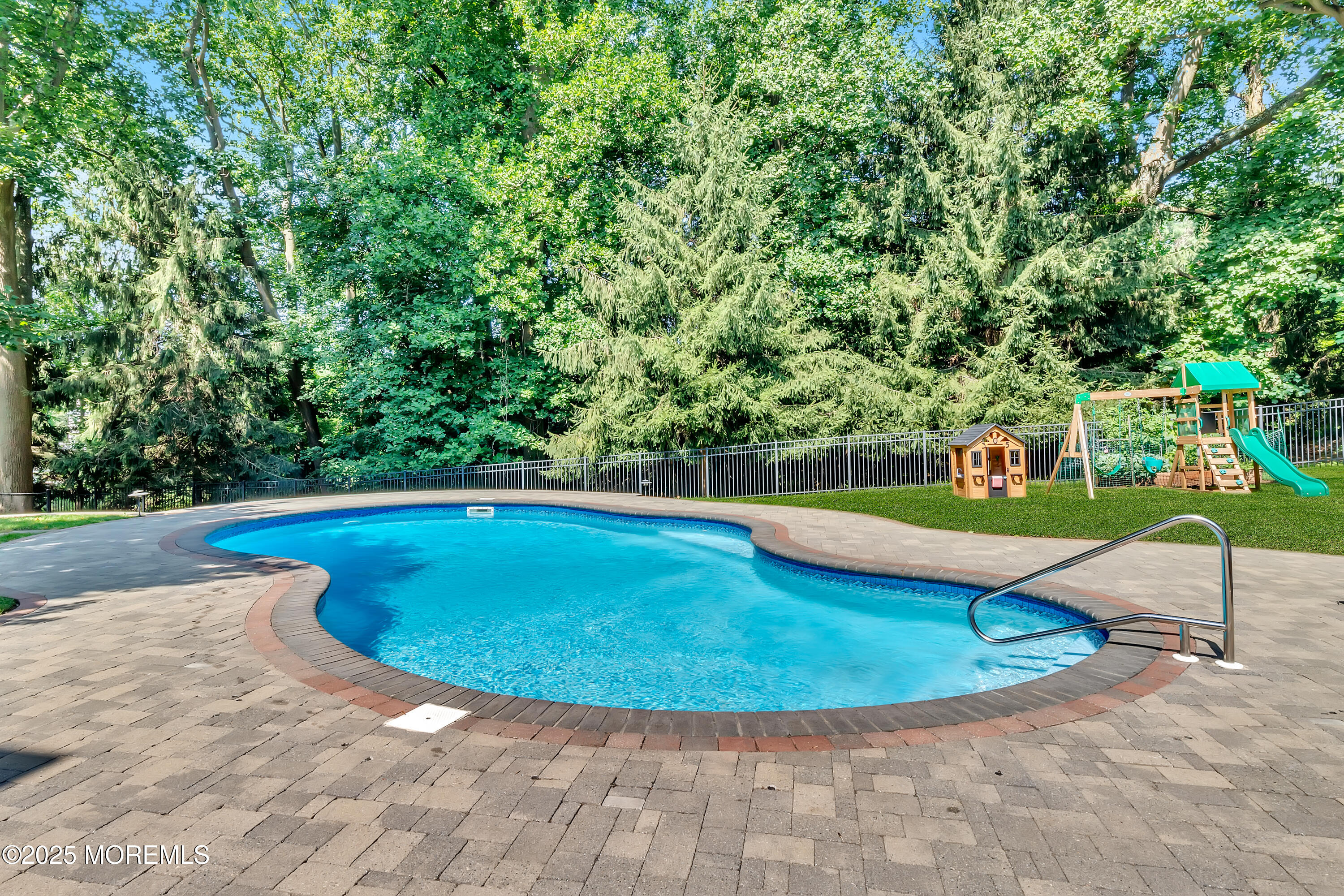 11 Applethorn Court