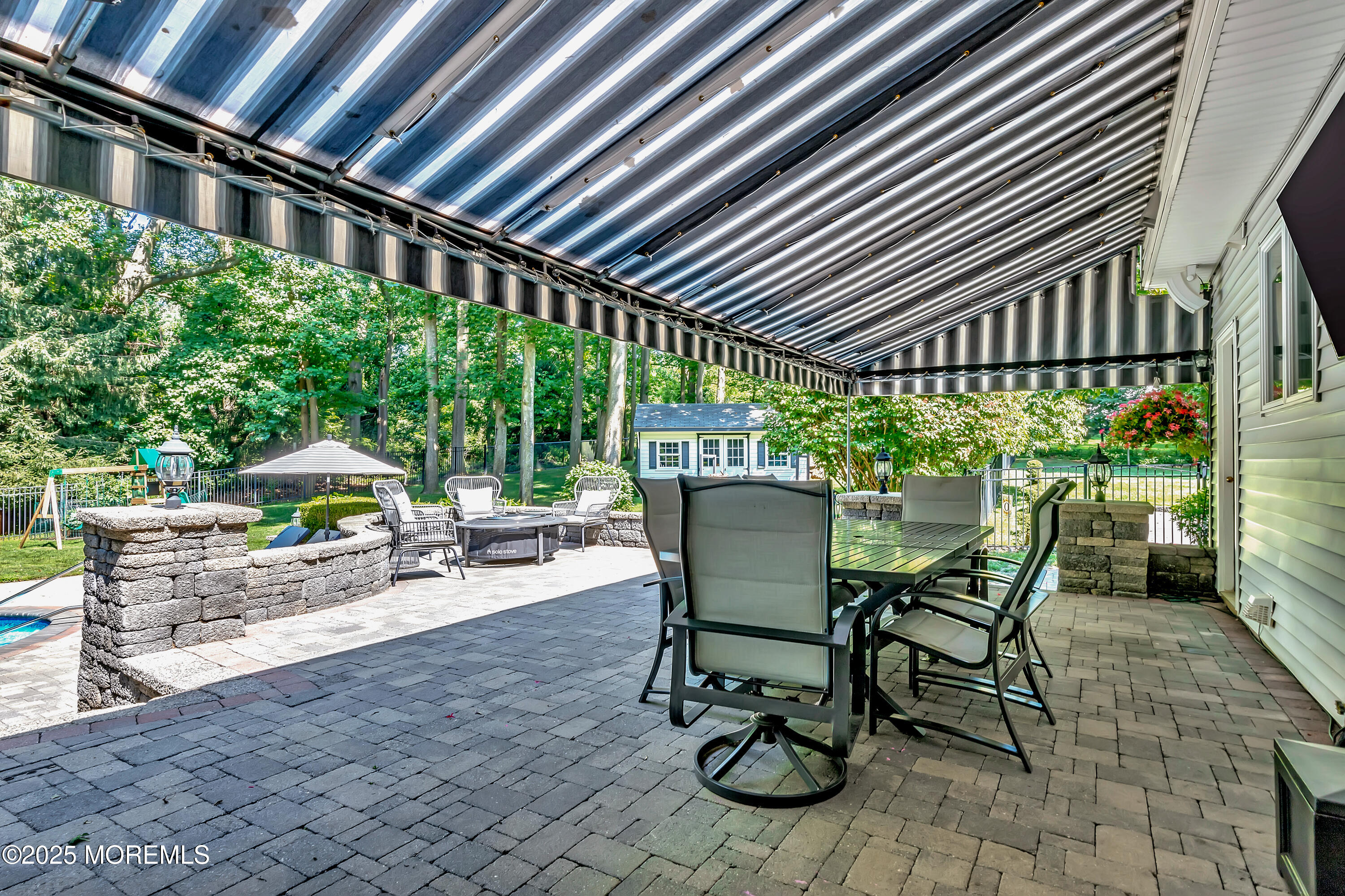 11 Applethorn Court