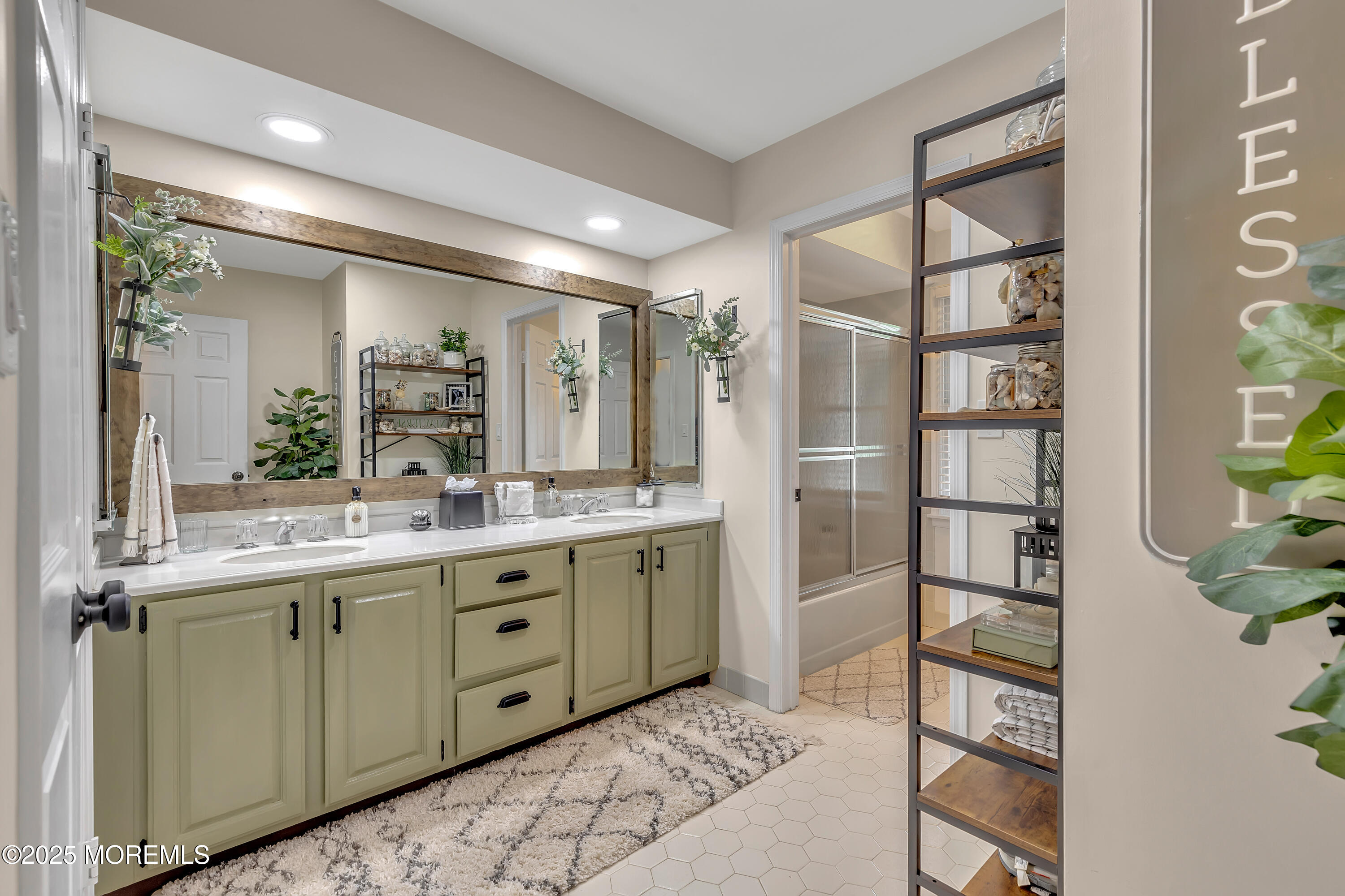 11 Applethorn Court